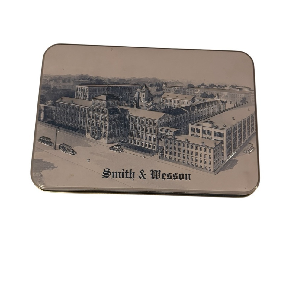 Smith & Wesson Tin Box 6x8x2 - Picture 2 of 7